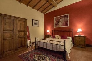 2 chambres, fer et planche à repasser, lits bébé (en supplément)