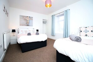 City House | Individually decorated, individually furnished, laptop workspace - STOP HERE Swansea City Center (Swansea)