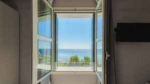Doppia Deluxe, vista mare, Main Building | Meja, cadar katil 