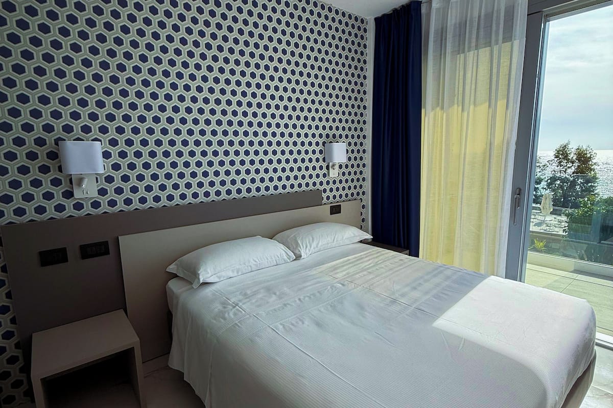 Chambre Supérieure Double ou avec lits jumeaux | Bureau, draps fournis