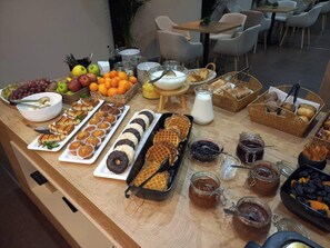 Daily buffet breakfast for a fee
