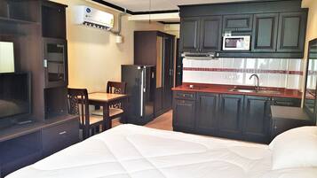 Studio | WiFi, bed sheets