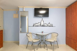 Studio Suite Comfort | Makan di kamar