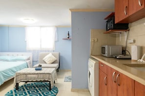 Studio Suite Comfort | Dapur kecil pribadi | Lemari es, microwave, kompor, dan oven pemanggang