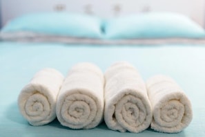 Studio Suite Comfort | Fasilitas kamar mandi | Shower, pengering rambut, handuk, dan sabun