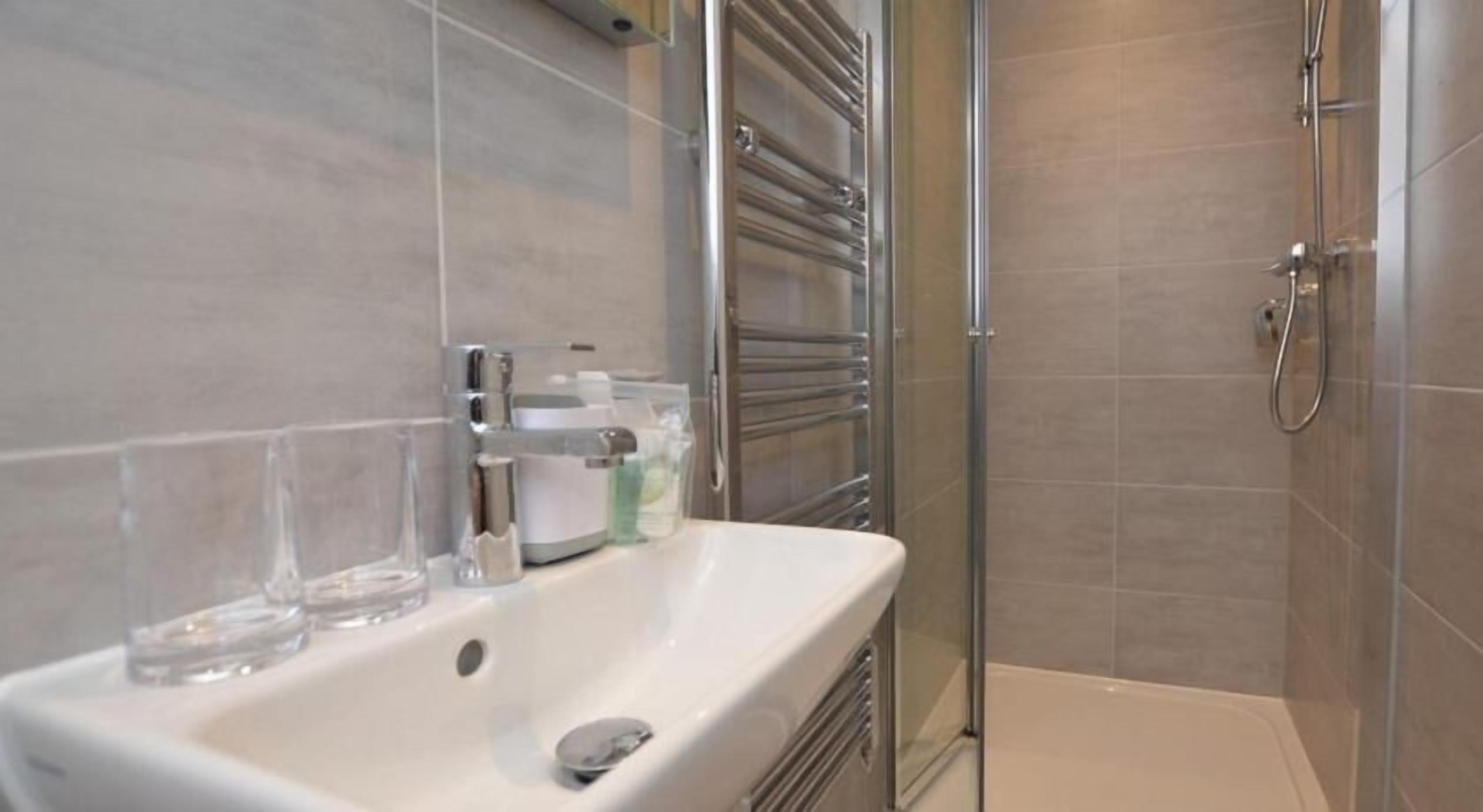 Exclusive Apartment, 2 Bedrooms | Bathroom | Shower, free toiletries, hair dryer, towels