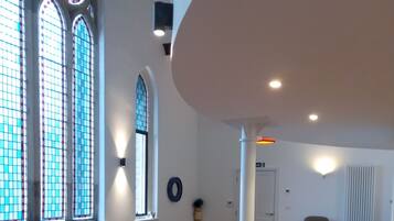 Exclusive-Apartment, 2 Schlafzimmer | Wohnbereich | Flachbildfernseher, Fußbodenheizung