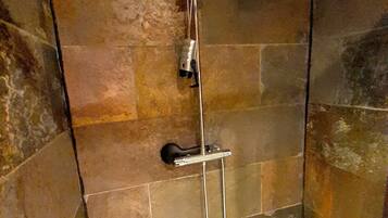Combined shower/tub