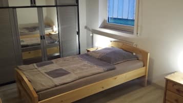 Rollaway beds, free WiFi, bed sheets