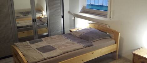 3 Schlafzimmer, Zustellbetten, kostenloses WLAN, Bettwäsche