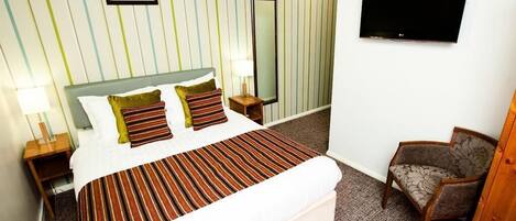 Dobbeltrom – standard | Skrivebord, skrivebord for bærbar PC og strykejern/-brett