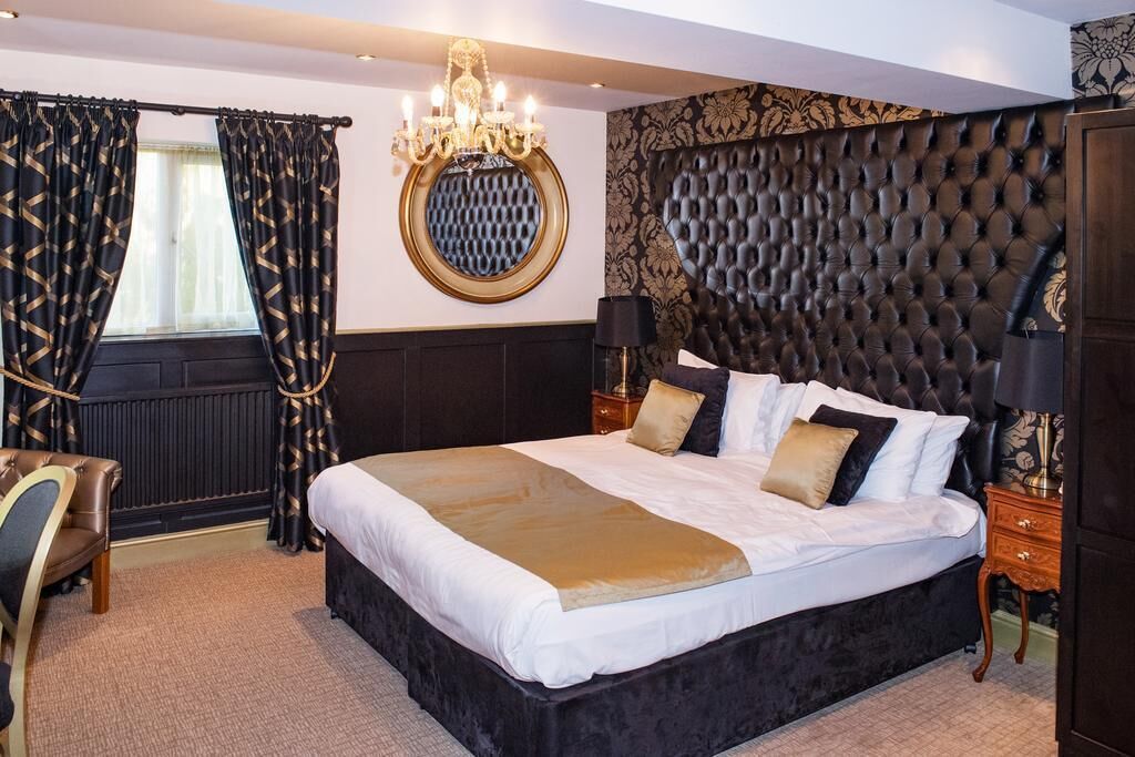 Luxury Double Room | Desk, laptop workspace, iron/ironing board, free WiFi