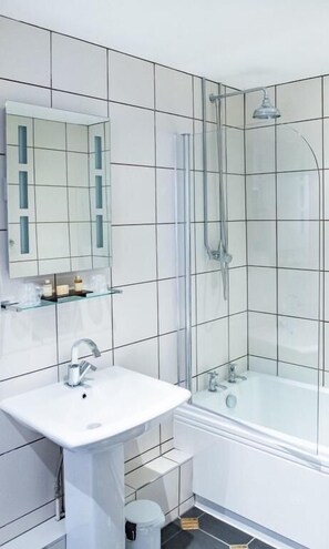 Luxury Double Room | Bathroom | Free toiletries, hair dryer, towels, soap