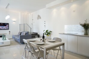 Design-Apartment | Essbereich im Zimmer