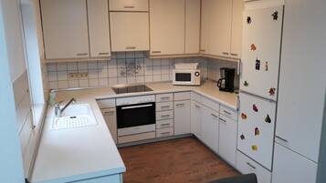 Apartment, 5 Bedrooms, Patio, Ground Floor | Private kitchen | Full-size fridge, microwave, oven, stovetop