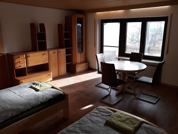Appartement, 5 chambres, patio, rez-de-chaussée | Intérieur