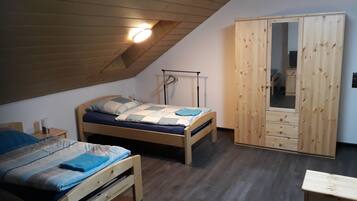 Apartment, 4 Bedrooms, Balcony (Dachgeschoss) | Blackout drapes, soundproofing, rollaway beds, free WiFi