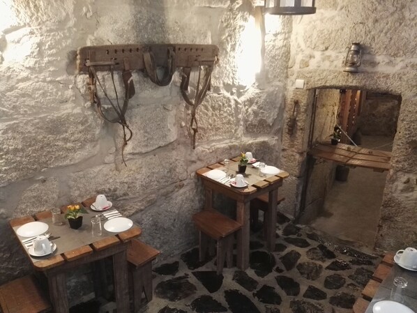 Daily buffet breakfast (EUR 7 per person) - Portfólio Guesthouse (Porto)