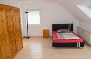 Rollaway beds, free WiFi, bed sheets - Monteurzimmer & FeWo G. Klement Aurach (Herrieden)