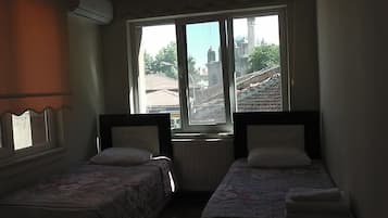 Twin Room | Free WiFi, bed sheets