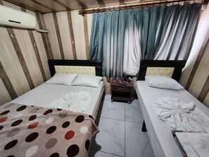Free WiFi, bed sheets - Mevlevi Hotel (Konya)