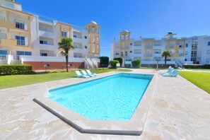 Outdoor pool - Tide - 3 bedroom apartment within beautiful Nazaré complex (Nazare)