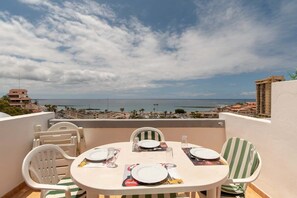 تناول الطعام بالخارج