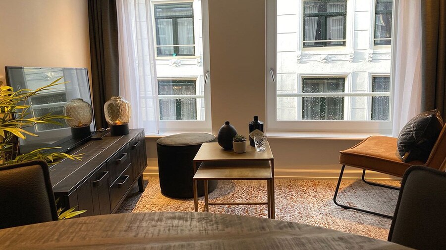 Damrak Short Stay Amsterdam