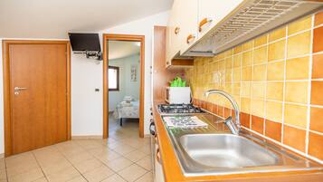 KĂŒhlschrank, Mikrowelle, Ofen, Herdplatte