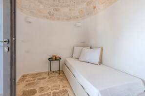 Interior - Traditional trulli just a few minutes from the sea with an exclusive pool immersed in greenery (Monopoli)