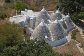 Exterior - Traditional trulli just a few minutes from the sea with an exclusive pool immersed in greenery (Monopoli)