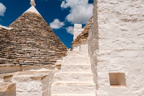 Unclassified image, 3 of 40, button