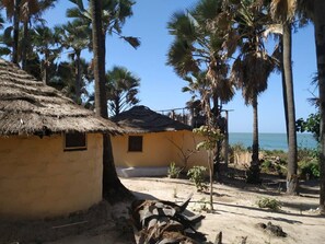 Property grounds - Unspoiled South Gambian Paradise ''African Roundhouse'' (Kartung)
