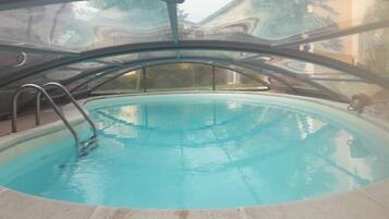 Piscina coperta, piscina all'aperto