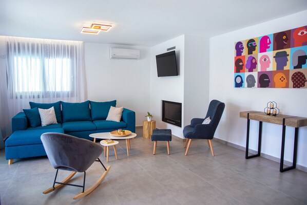 Smart TV, fireplace, printers