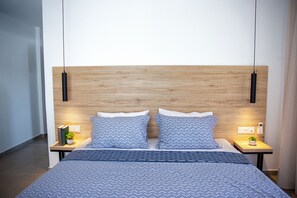 2 bedrooms, in-room safe, desk, iron/ironing board