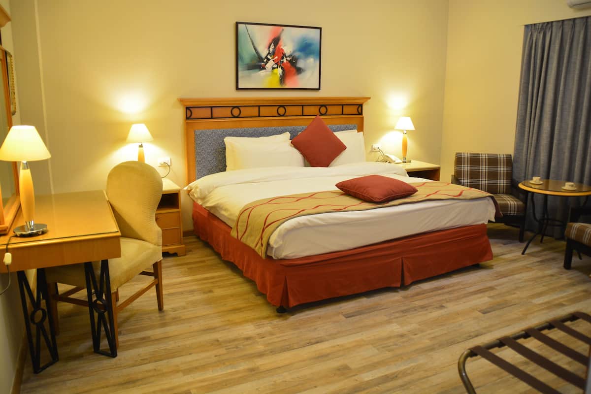 Deluxe Suite | 1 bedroom, Egyptian cotton sheets, premium bedding, Tempur-Pedic beds