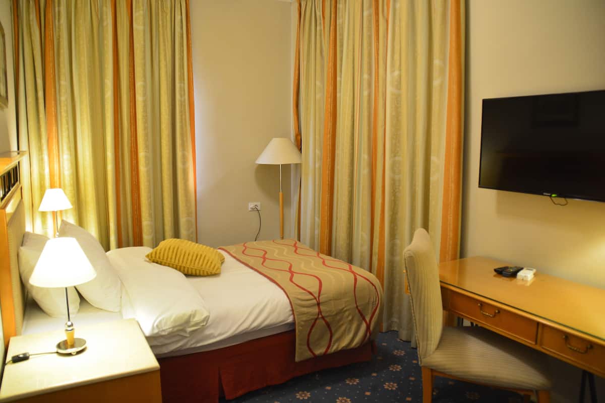 Deluxe Single Room | 1 bedroom, Egyptian cotton sheets, premium bedding, Tempur-Pedic beds