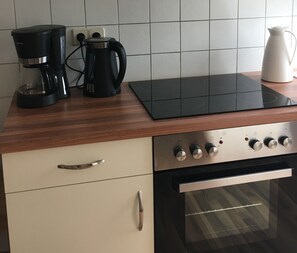 Apartamento, 1 quarto | Cozinha privada | Geladeira, cooktop, cafeteira/chaleira, chaleira elétrica