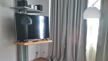 Apartemen, 1 kamar tidur | Televisi