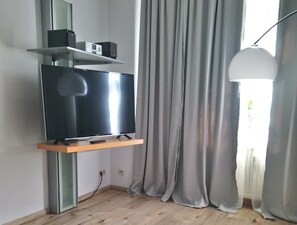 Apartemen, 1 kamar tidur | Televisi