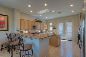 House, 3 Bedrooms | Private kitchen