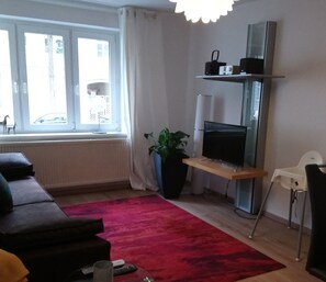 Apartment, 2 Schlafzimmer | Wohnzimmer | Flachbildfernseher