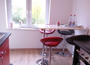 Appartement, 2 chambres | Restauration dans la chambre
