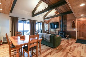 Condo, 1 Bedroom | View from property