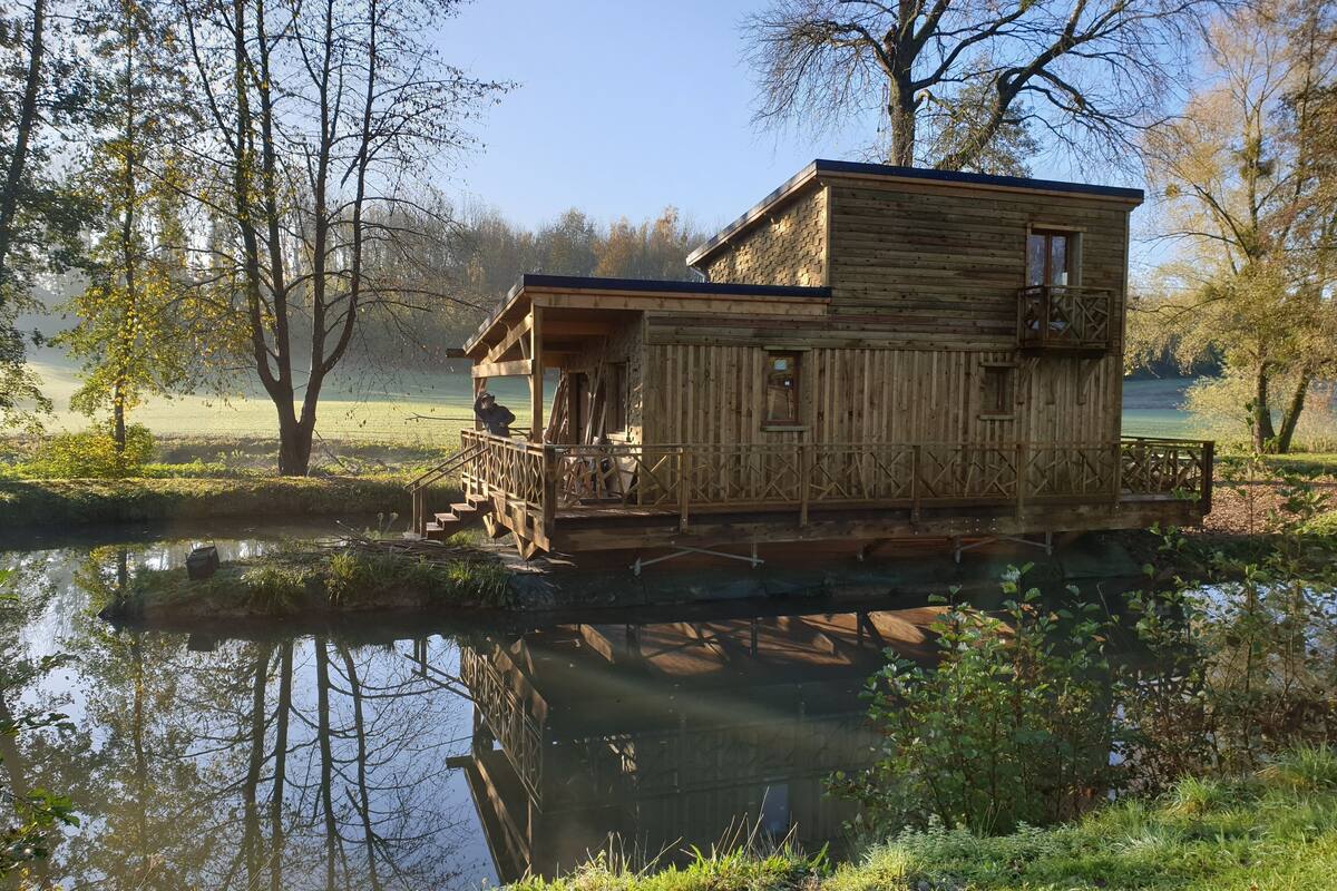 Deluxe Chalet (du Castor) | Premium bedding, free WiFi, individually decorated