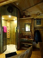Cabana romântica (du Grizzly) | Banheiro | Toalhas de banho, papel higiênico