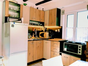 Réfrigérateur, micro-ondes, four, plaque de cuisson