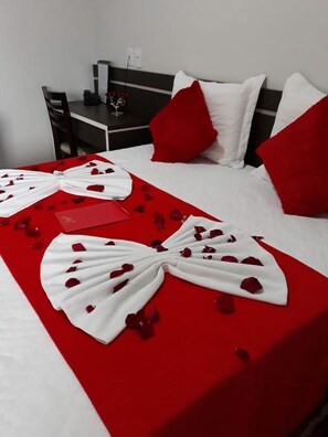 Quarto casal ou duplo | Frigobar, Wi-Fi de cortesia, roupa de cama