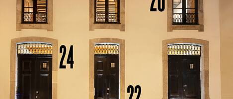 تفاصيل الفندق من الخارج